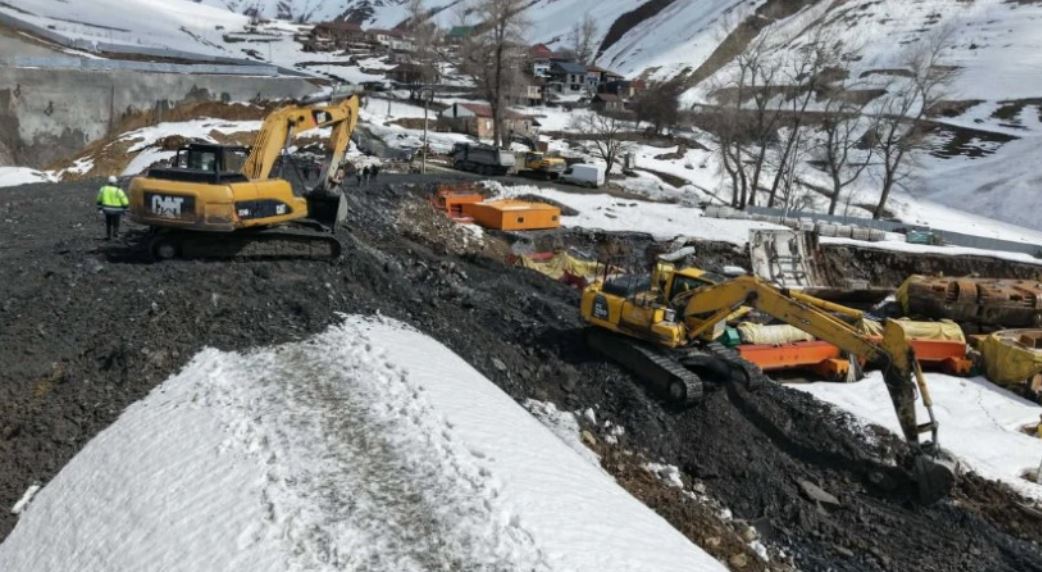 “სოფელ წკერეში აქტიურად მიმდინარეობს ფერდის გამაგრების სამუშაოები” – საავტომობილო გზების დეპარტამენტი