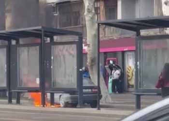 თბილისში, წერეთლის გამზირზე მანქანას ცეცხლი გაუჩნდა – რა ვითარებაა ადგილზე