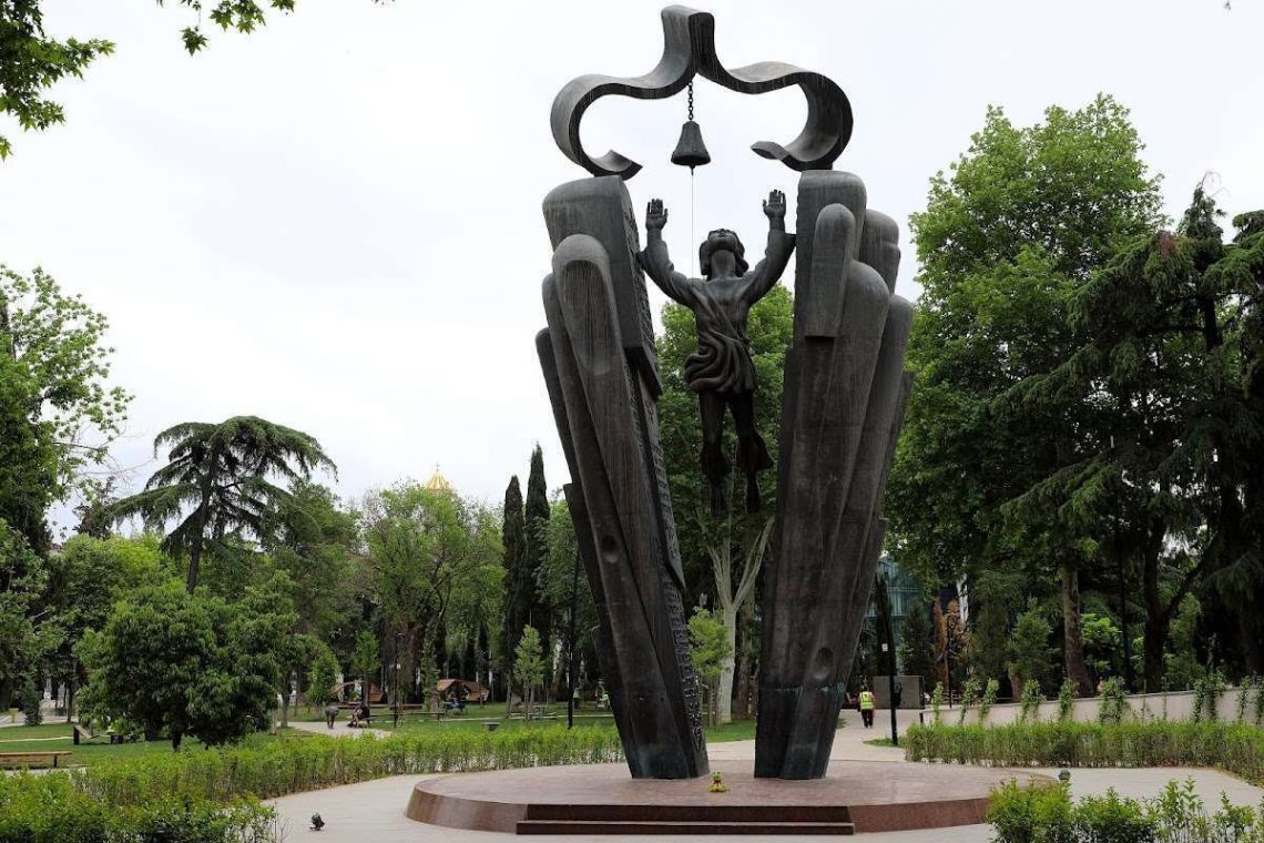 14 აპრილი დედაენის დღეა