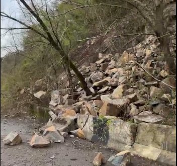 ქუთაისში, მწვანეყვავილას ქუჩაზე კლდის ფერდი კვლავ ჩამოიშალა