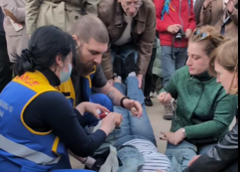 დიუშენის სინდრომით დაავადებული ბავშვის მშობელმა აქციაზე გონება დაკარგა