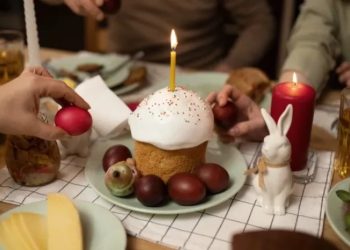 აღდგომის დღესასწაულზე, ჭამის დროს მაგიდაზე დამატებითი თეფში დადეთ – რიტუალი, რომელიც ოცნების ასრულებაში დაგეხმარებათ