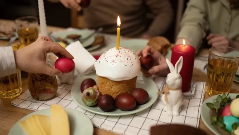 აღდგომის დღესასწაულზე, ჭამის დროს მაგიდაზე დამატებითი თეფში დადეთ – რიტუალი, რომელიც ოცნების ასრულებაში დაგეხმარებათ