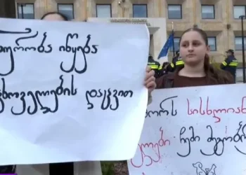 მთავრობის ადმინისტრაციასთან ცხოველთა დამცველებმა საპროტესტო აქცია გამართეს