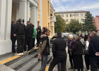 აჭარის უმაღლეს საბჭოსთან გარემოვაჭრეები საპროტესტო აქციას მართავენ