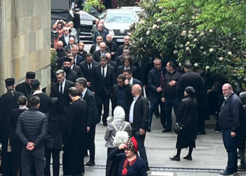 სიონის ტაძარში კობახიძე, ყაველაშვილი, პაპუაშვილი და “ქართული ოცნების” სხვა წევრები მივიდნენ