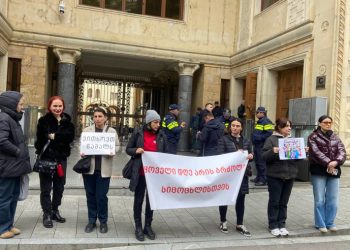 “თვითონ ჩაჯდეს სამი დღე ეტლში, რომ მიხვდეს რამდენს გავდივართ და რამდენს ნიშნავს ეგ სამი წელი ჩვენთვის” – მშობლების პასუხი სარჯველაძეს