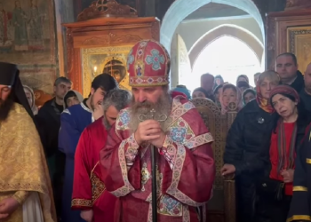 მეუფე იაკობმა ქადაგების დროს თქვა, რამდენი წევრი მსჯელობდა სინოდში პატრიარქის დაკრძალვის ადგილზე