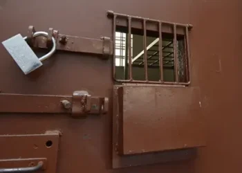 პატიმართა დეესკალაციის ოთახებსა და სამარტოო საკნებში დასჯის მიზნით მოთავსება უტოლდება სასტიკ და არაადამიანურ მოპყრობას – ომბუდსმენი