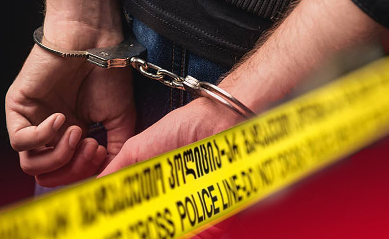 თბილისში ურთიერთშელაპარაკების ნიადაგზე ფიზიკურად დაუპირისპირდნენ ორ პირს და ბასრი საგნით სხეულზე დაზიანებები მიაყენეს – დაკავებულია 5 პირი