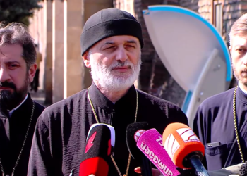 დეკანოზი ანდრია ჯაღმაიძე აცხადებს, რომ დღეს სინოდის სხდომაზე შესაძლოა, საპატრიარქო კანდიდატის ასაკზეც იმსჯელონ