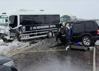 ნიკოლ ფაშინიანისა და მისი მხარდამჭერების თანმხლები პოლიციის ავტობუსი ავარიაში მოჰყვა – არის მსხვერპლი