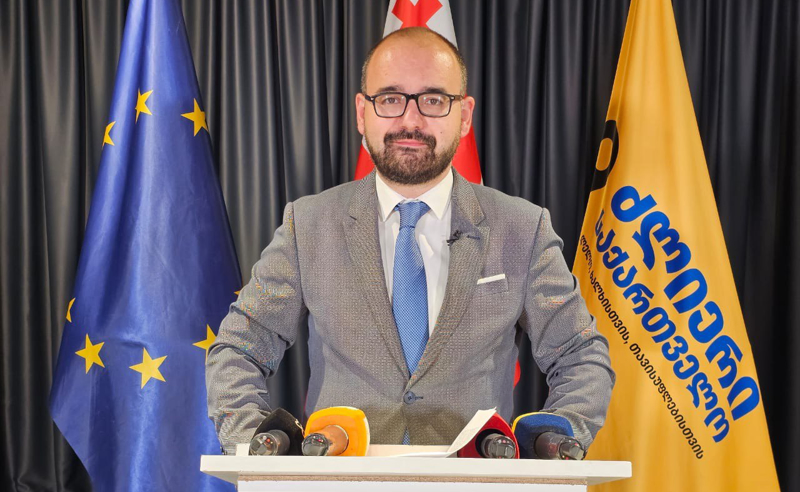 “აშშ-ში “ოცნებას“ თანამოაზრეებად არ მიიჩნევენ, ყველას კარგად ახსოვს, კობახიძე თეირანში ქელეხ-ქელეხ რომ დარბოდა” – გეგელია