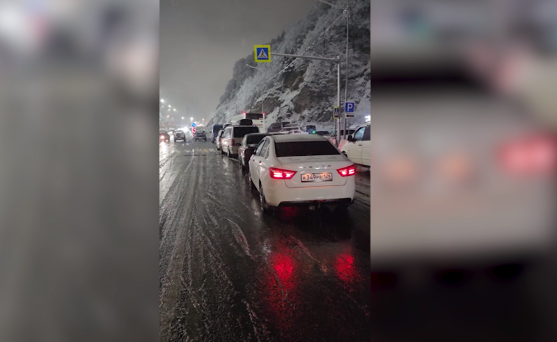 ლარსზე კილომეტრიანი საცობია