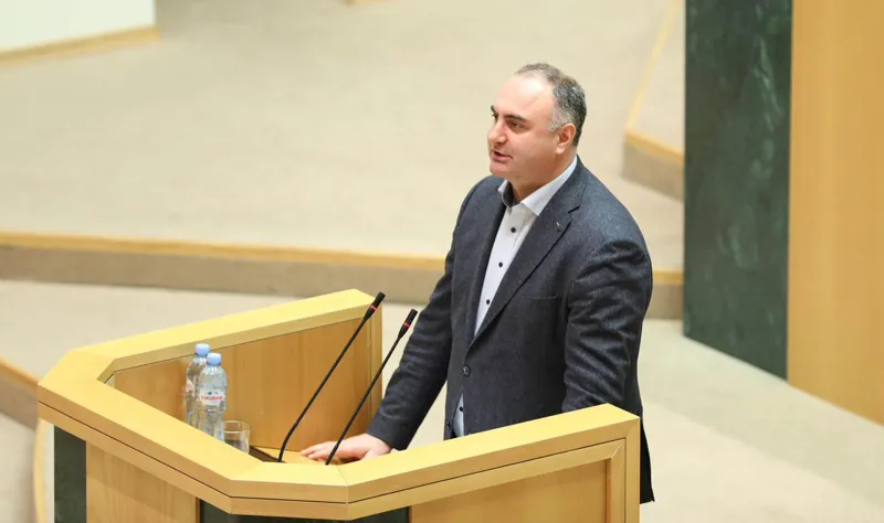 “ჯარში საუკეთესო კვებაა, მათ შორის ნატო-ს წევრ ქვეყნებთან მიმართებითაც კი! საუკეთესოა როგორც კვების, ასევე ინფრასტრუქტურული, ყველა პირობითა და სოციალური პაკეტით, რაც კი არსებობს” – თავდაცვის მინისტრის პირველი მოადგილე