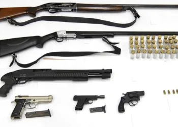 პოლიციამ თბილისსა და რეგიონებში უკანონო ცეცხლსასროლი იარაღი და საბრძოლო მასალა ამოიღო – დაკავებულია 12 პირი