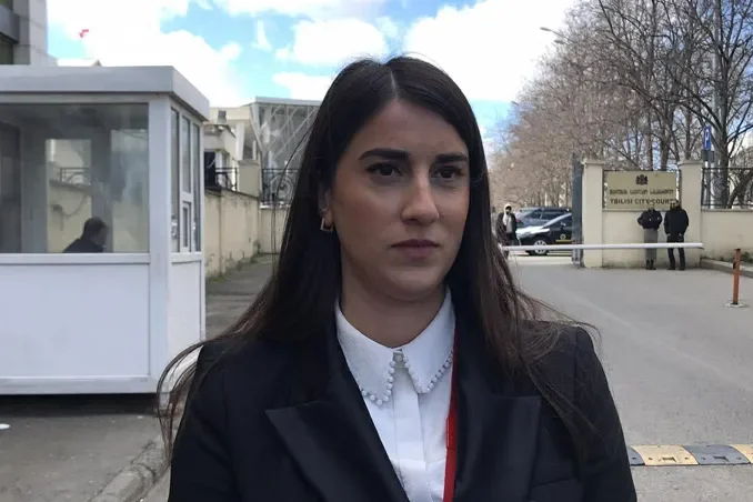 პროკურორის ინფორმაციით, ჯუანშერ ბურჭულაძის, ვასილ მხეიძისა და გიორგი ხაინდრავას ადვოკატებმა ბრალდების მხარეს საპროცესო შეთანხმების თაობაზე მიმართეს