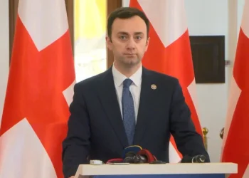 “რადიკალები ჩამოყალიბდნენ ცისარტყელა ოპოზიციად – ყოველ დღე, ყოველ წამს, სად ქარი დაუბერავს, სად წვიმა დააწვიმს, ახალი სახელით უნდა წარსდგნენ” – ლევან მახაშვილი