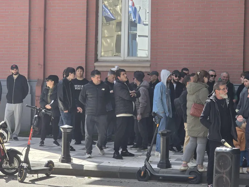 “მოპედი შენობა არ არის, რომ დაანგრიოთ!“ – ამ ლოზუნგით ბათუმში 300-მდე თვითდასაქმებულმა პირმა აქცია გამართა