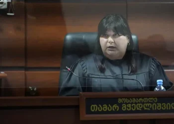 სასამართლოში 4 ოქტომბრის საქმეზე ბრალდებულების, მათ შორის ნანა სანდერის, მარიამ მეყანწიშვილისა და კიდევ 9 პირის სასამართლო პროცესი მიმდინარეობს
