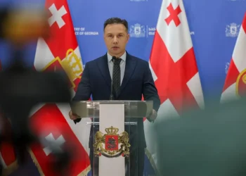 “დაკავებულია პირი, რომელიც ყალბი სამედიცინო დოკუმენტების გამოყენებით, სამხედრო სამსახურისგან თავის არიდებაში 30-ზე მეტ პირს დაეხმარა და თაღლითურად დაეუფლა 100 000 ლარზე მეტ თანხას” – თავდაცვის სამინისტრო