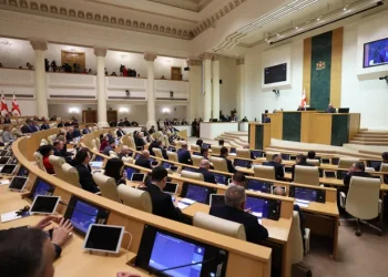 პარლამენტმა მსუბუქი ავტომობილების განბაჟების ტარიფთან დაკავშირებით ფრაქციის „საქართველოსთვის“ მიერ მომზადებული ალტერნატიული საკანონმდებლო წინადადება „ჩააგდო“