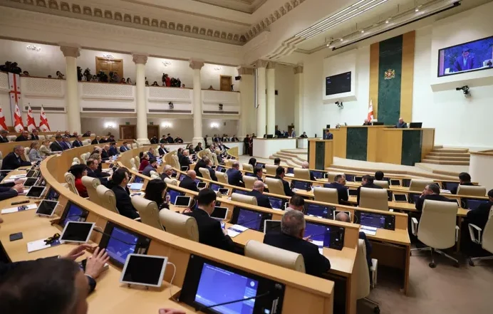 პარლამენტმა მსუბუქი ავტომობილების განბაჟების ტარიფთან დაკავშირებით ფრაქციის „საქართველოსთვის“ მიერ მომზადებული ალტერნატიული საკანონმდებლო წინადადება „ჩააგდო“
