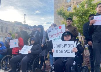 დიუშენის კუნთოვანი დისტროფიით დაავადებული ბავშვების მშობლები ყოველ კვირას საპროტესტო მსვლელობას გამართავენ