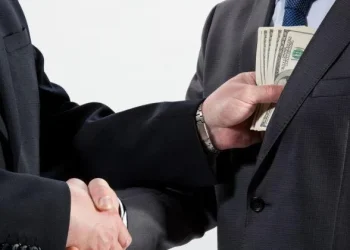 2025 წელს გამოძიება დაიწყო სისხლის სამართლის 54 საქმეზე და ბრალდებულის სახით პასუხისგებაში მიეცა 104 პირი ისეთ დანაშაულებზე, როგორებიცაა ქრთამის აღება, ქრთამის მიცემა, სამსახურებრივი უფლებამოსილების ბოროტად გამოყენება, უკანონო შემოსავლის ლეგალიზაცია – სუს-ის ანგარიში