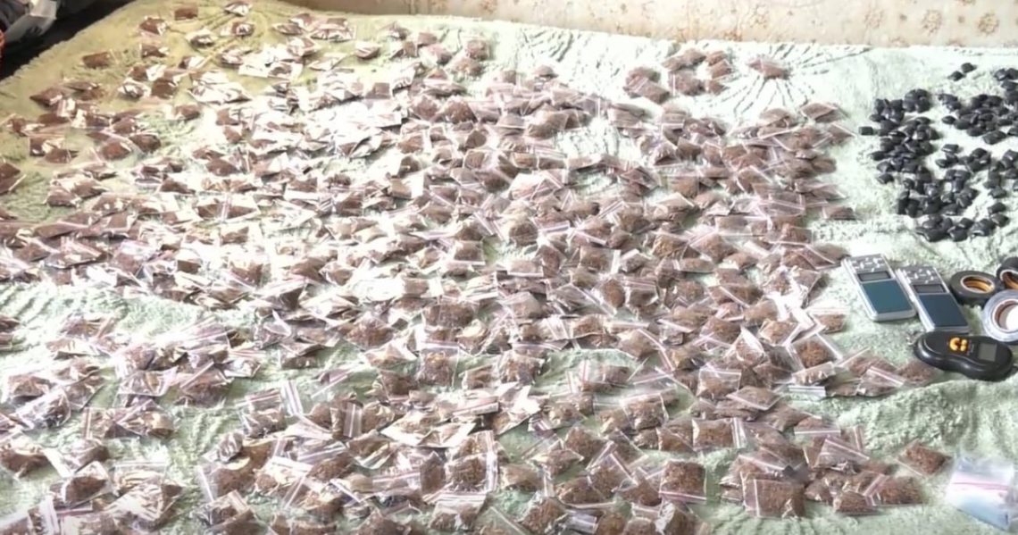 სამართალდამცველებმა 1 107 შეკვრა ნარკოტიკი ამოიღეს – დაკავებულია ორი პირი