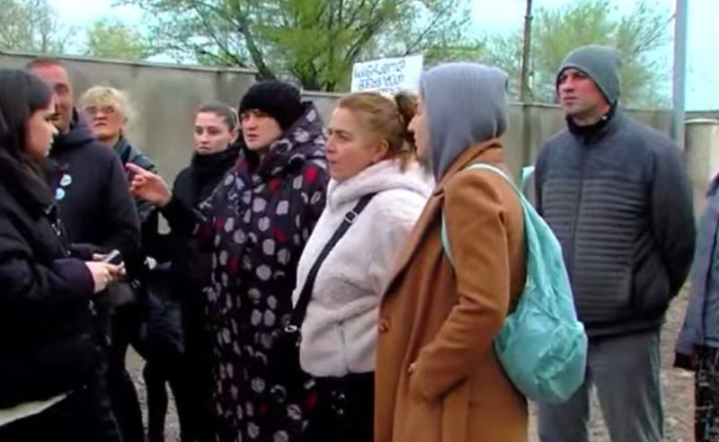 “შეწყვიტეთ ძაღლების გენოციდი” – მუნიციპალურ თავშესაფართან მოქალაქეები მივიდნენ