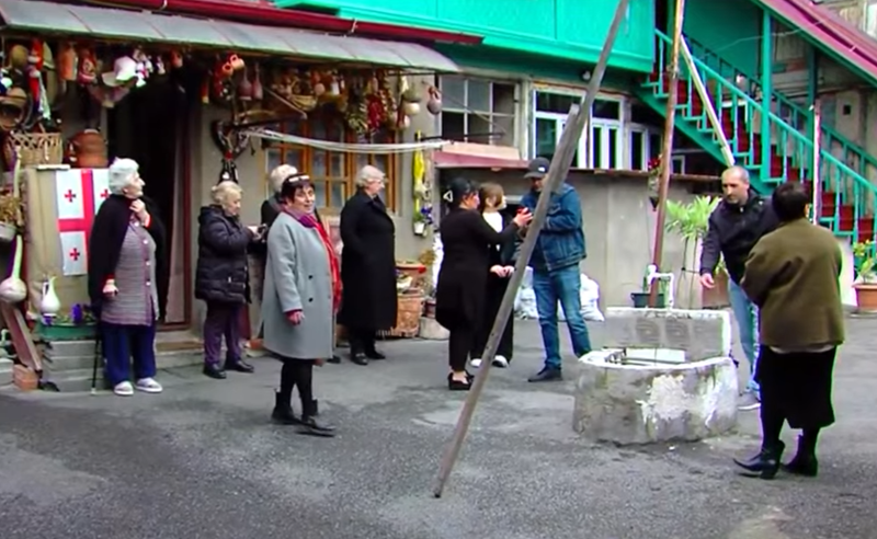 “ნანგრევებთან ერთად გაგვიტანენ” – აბანოთუბანში მოსახლეობა იძულებით გასახლებას აპროტესტებს