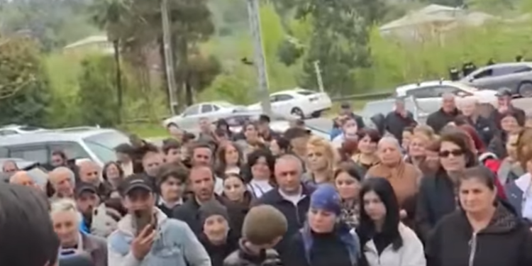 პროტესტი ქობულეთში – უსახლკაროდ დარჩენილები საცხოვრებელი ფართების გამოყოფას ითხოვენ