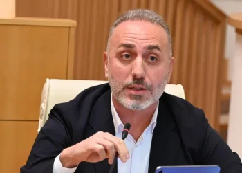 “დადგება დრო, როცა თქვენ მოგიწევთ ხელისუფლებიდან გამგზავრება, როგორც ეს თქვენი და სააკაშვილის საერთო მეგობარს, ვიქტორ ორბანს მოუწია, რომელიც „მამლის ყივილამდე“ ორივე პარტიამ უარყავით” – გიორგი შარაშიძე “ქართულ ოცნებას”