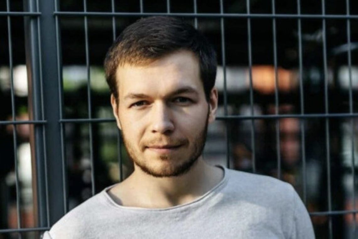 მინსკის აეროპორტში თბილისიდან დაბრუნებისთანავე დისიდენტი ბელარუსი ფოტოგრაფი დააკავეს