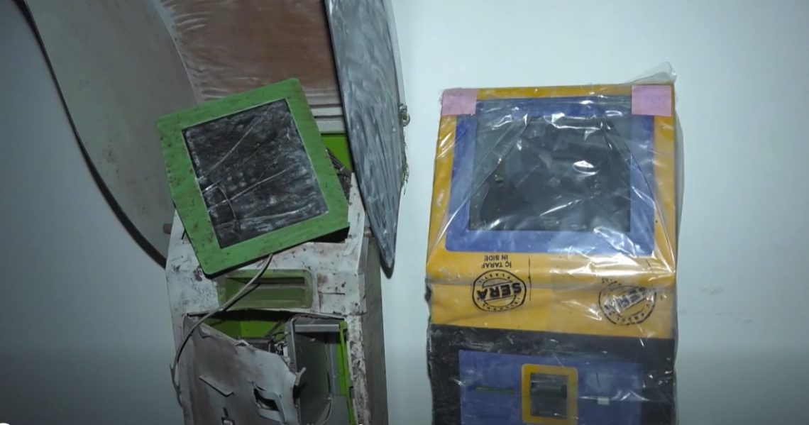 დააკავეს 4 პირი, რომლებმაც სწრაფი ჩარიცხვის აპარატები მოიპარეს, საიდანაც 10 000 ლარამდე თანხას დაეუფლნენ