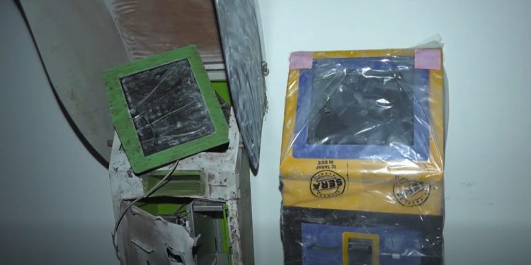 დააკავეს 4 პირი, რომლებმაც სწრაფი ჩარიცხვის აპარატები მოიპარეს, საიდანაც 10 000 ლარამდე თანხას დაეუფლნენ