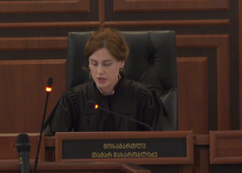 სასახლის ღობის საქმე – მოსამართლე თამარ მახარობლიძემ ბრალდებული გიორგი კირვალიძე დარბაზიდან გააძევა