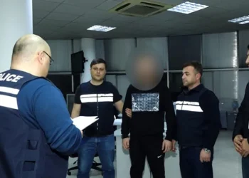 დაკავებულია 7 პირი, რომლებმაც დაზარალებულებს ფული, მობილური ტელეფონი და ლეპტოპი წაართვეს, შემდეგ კი ავტომანქანებით მარნეულის მიმართულებით გაიტაცეს – შსს