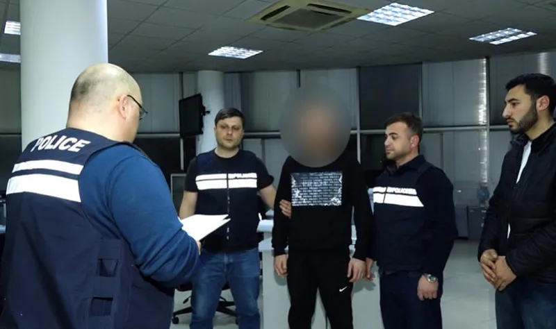 დაკავებულია 7 პირი, რომლებმაც დაზარალებულებს ფული, მობილური ტელეფონი და ლეპტოპი წაართვეს, შემდეგ კი ავტომანქანებით მარნეულის მიმართულებით გაიტაცეს – შსს