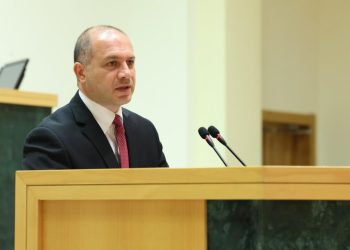 “სექტემბრიდან I, VII და X კლასის მოსწავლეებს ახალი წიგნები დახვდებათ” – გივი მიქანაძე