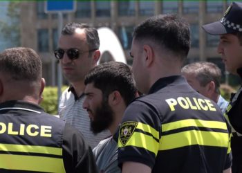 პოლიცია რესპუბლიკის მოედანზე ტაქსის მძღოლებს აქციის გამართვის უფლებას არ აძლევს