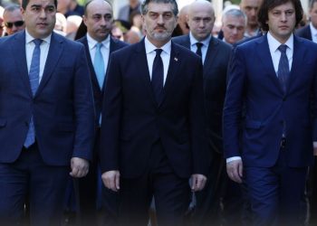 პრემია-დანამატების ახალი კანონპროექტით, მინისტრის მოადგილეებს წლიურად 28,000 ლარამდე დანამატის და 13,920 ლარის პრემიის მიღება შეეძლებათ