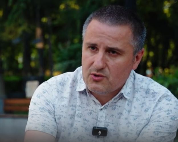 “მარათონის დაწყებამდე სტუდენტებმა მკითხეს, თანხა რამდენი ჩავწეროთო. გაუბედავად ვუთხარი: 50 000 – და გულში ვიფიქრე, ბევრი ხომ არ მომივიდა-თქო…” – კახა წიქარიშვილი