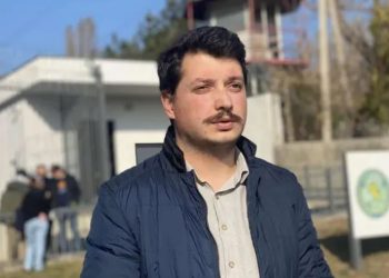 ადვოკატის ინფორმაციით, პაპუნა ლოცულაშვილს, რომელზეც გორში სამართალდამცავებმა იძალადეს, ნეკნი აქვს გატეხილი და დაბეჟილობებიც აღენიშნება