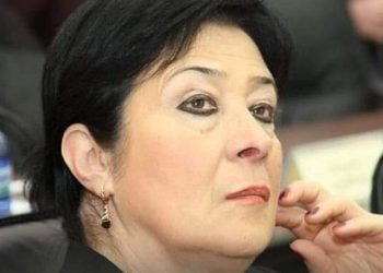 “შევეკითხე რა არის დიუშენი, წარმოდგენა არა აქვს…” – ბათუმის საკრებულოს წევრი „ქართული ოცნებიდან“, ექიმი ნერიმან ცინცაძე აქტივისტებზე, რომლებიც დიუშენის პაციენტებისთვის ქუჩებში ხელმოწერებს აგროვებენ