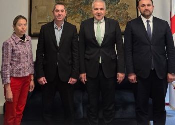 პარიზში ოფიციალური ვიზიტით მყოფი ცესკო-ს თავმჯდომარე კალანდარიშვილი საფრანგეთში საქართველოს ელჩს შეხვდა