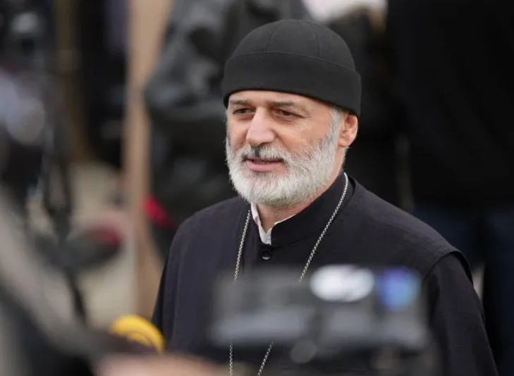 “ინტრონიზაცია ჩართული იქნება წირვის პროცესში და გადასცემენ რეგალიებს – რაც შეეხება დაკავებული მოქალაქეების გათავისუფლებას, კვლავ ვისაუბრებთ ამ საკითხზე ხელისუფლებასთან” – დეკანოზი ანდრია ჯაღმაიძე