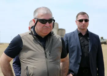 “ახობაძემ კერძო მეწარმეს ქრთამის სახით 500 000 ლარი მოსთხოვა, ლილუაშვილის ჩარევით, თანხა განახევრდა და ახობაძეს 250 000 ლარი მისსავე სამუშაო ოთახში გადაეცა” – სუს-ი