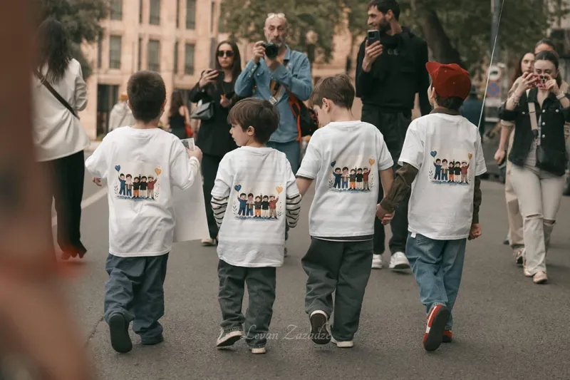 დიუშენის კუნთოვანი დისტროფიის მქონე ბავშვების დასახმარებლად უკვე 1 300 000 ლარი შეგროვდა – მარათონი გრძელდება